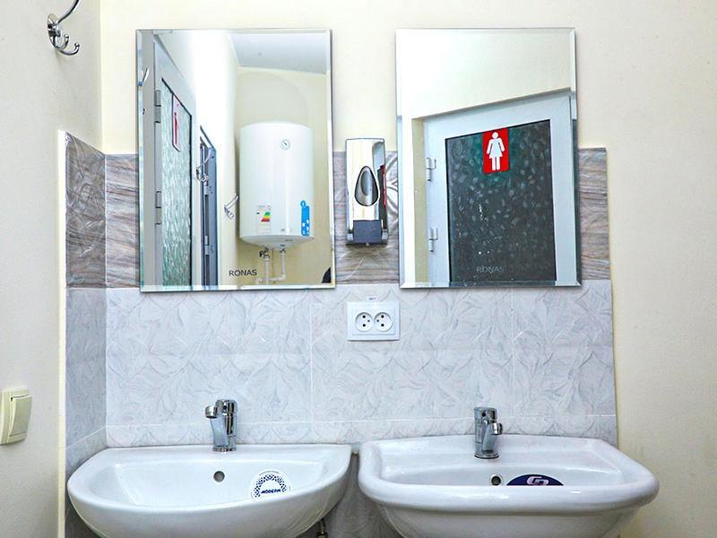 House De Moon Hostel ทาชเคนต์ ภายนอก รูปภาพ